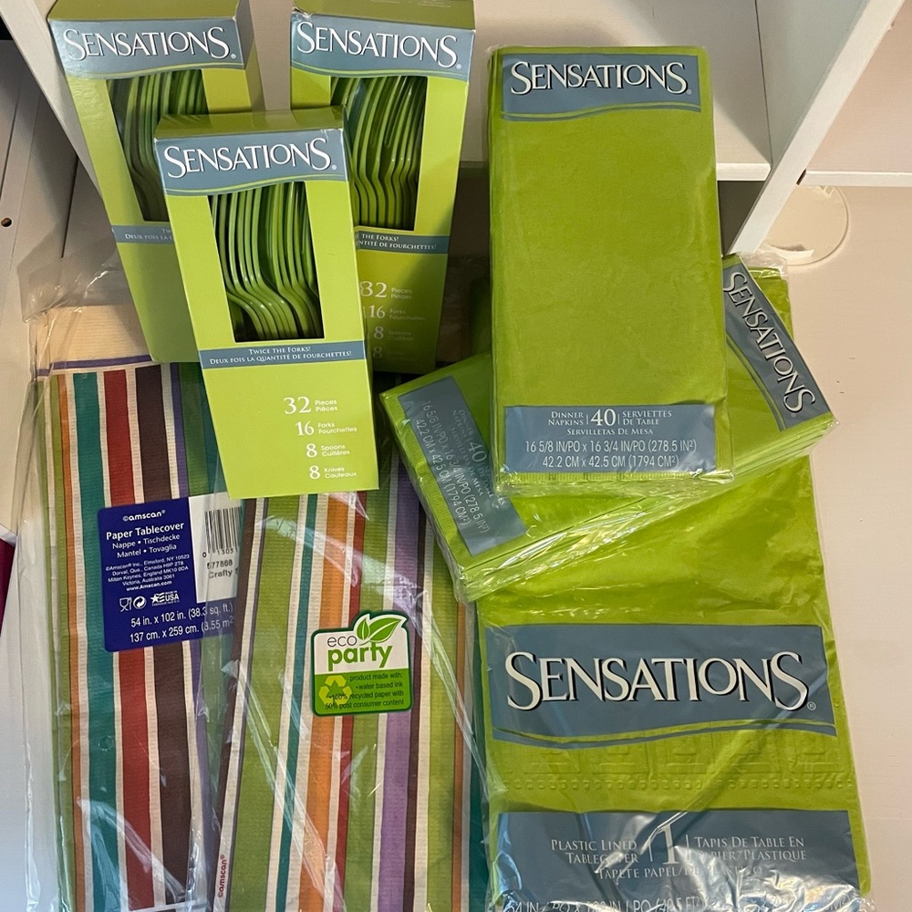 NWT Party Supplies by Creative Converting Sensations - Wasabi Green